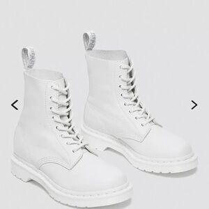 Dr. Martens 1460 MONO SMOOTH LEATHER LACE UP BOOTS